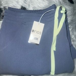 New with tags Figs Yola Skinny Scrub pants